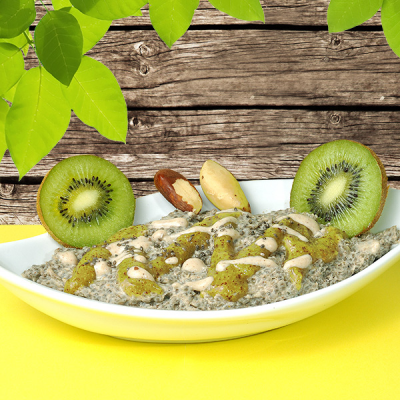 Paranoot Chia Pudding met Kiwisaus Crunch